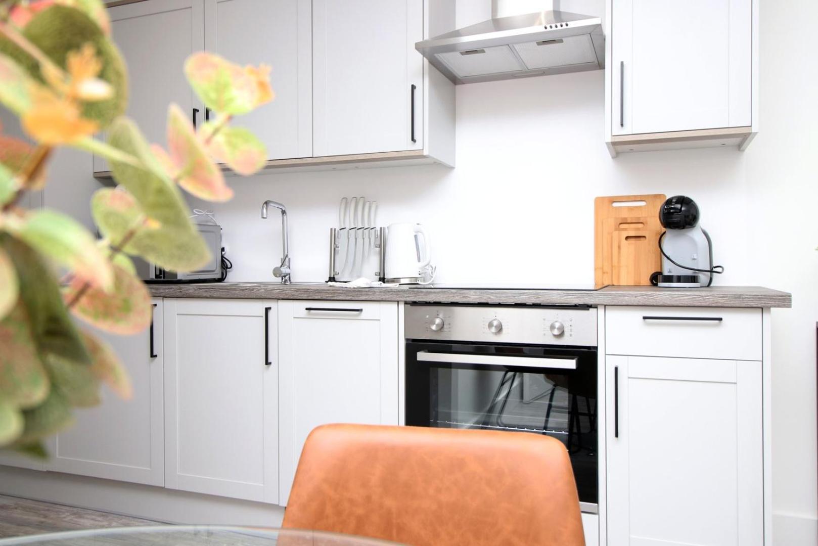 2 Bedroom With Free Parking 史云顿 外观 照片