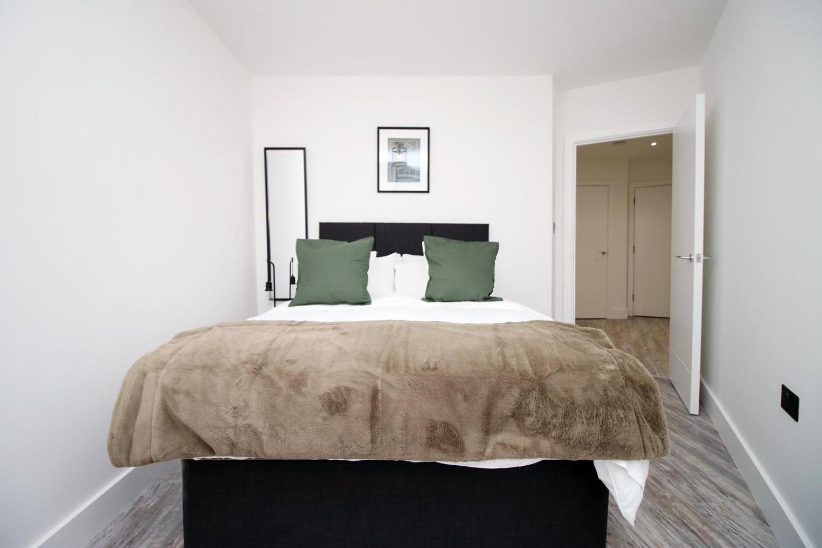 2 Bedroom With Free Parking 史云顿 外观 照片